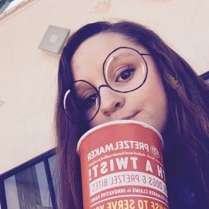 Meet your Posher, Ava